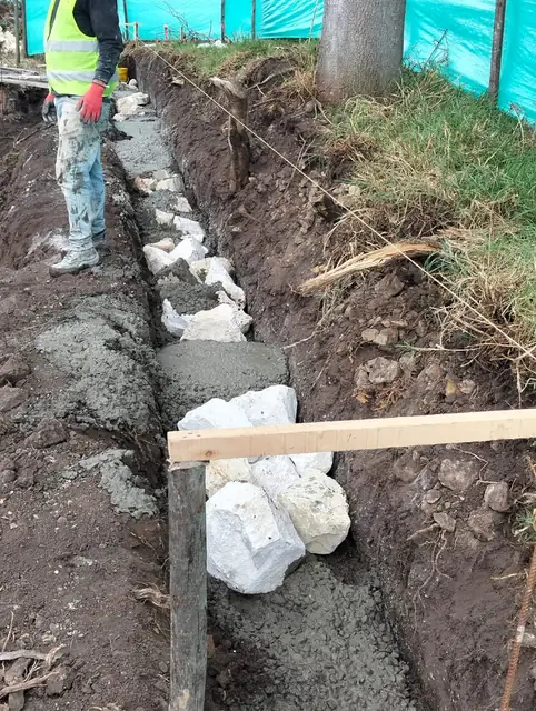 Cimentación en zanja con piedra y concreto